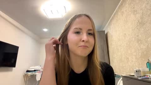 Snapshot of velvetmary chatting on 11-18-25, 06:07 Rachel online show from 11-18-25, 06:07