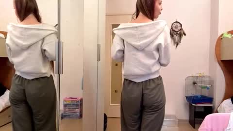 Snapshot of velvetmary chatting on 12-16-25, 04:28 Rachel online show from 12-16-25, 04:28