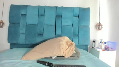 Snapshot of venezolana_caro chatting on 05-17-26, 12:01 venezolana_caro online show from 05-17-26, 12:01