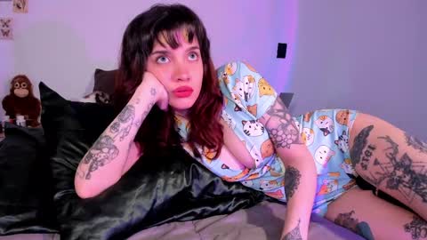 Snapshot of venicebtch666 chatting on 05-10-26, 03:17 Lanna online show from 05-10-26, 03:17