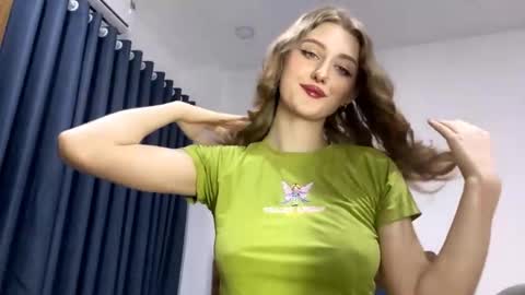 Snapshot of venniebonillas chatting on 03-03-26, 10:43 Emily online show from 03-03-26, 10:43