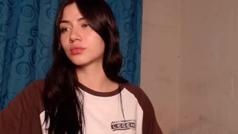 Snapshot of venus_art11 chatting on 12-27-24, 04:15 venus_art11 online show from 12-27-24, 04:15