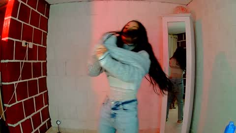 Snapshot of venus_megan chatting on 12-27-24, 12:29 emily independent account MY conextion 1100 GTM to 17hr GTM online show from 12-27-24, 12:29