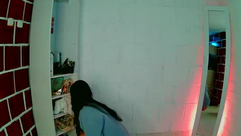 Snapshot of venus_megan chatting on 01-06-25, 05:27 emily independent account MY conextion 1100 GTM to 17hr GTM online show from 01-06-25, 05:27