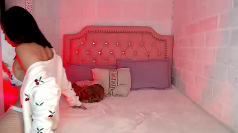 Snapshot of venus_megan chatting on 11-12-25, 09:25 emily independent account MY conextion 1100 GTM to 17hr GTM online show from 11-12-25, 09:25