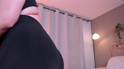 Snapshot of venus_reid chatting on 09-14-25, 04:22 venus_reid online show from 09-14-25, 04:22