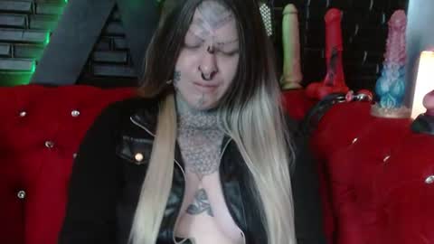 Snapshot of venus_rock chatting on 07-04-26, 02:01 Venus Ink online show from 07-04-26, 02:01