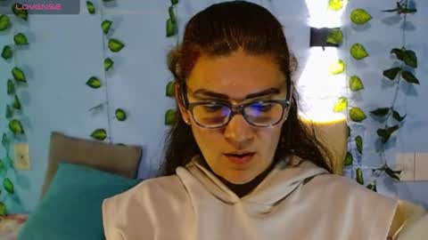 Snapshot of venus_swet chatting on 06-15-26, 02:58 Catalina online show from 06-15-26, 02:58