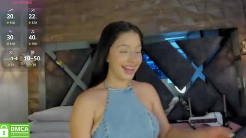 Snapshot of venus_velez chatting on 05-17-26, 12:01 Venus online show from 05-17-26, 12:01