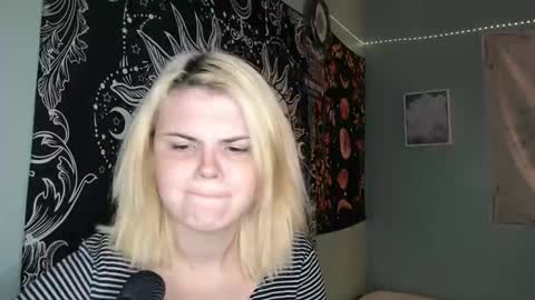 Snapshot of venusastar chatting on 09-09-25, 11:15 Miss Venus online show from 09-09-25, 11:15