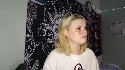 Snapshot of venusastar chatting on 09-11-25, 01:55 Miss Venus online show from 09-11-25, 01:55