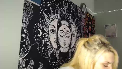 Snapshot of venusastar chatting on 09-12-25, 02:00 Miss Venus online show from 09-12-25, 02:00