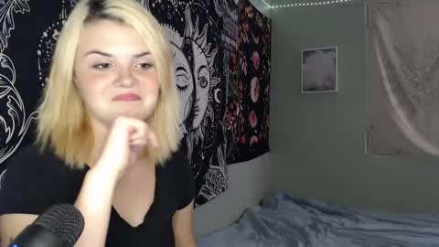 Snapshot of venusastar chatting on 09-17-25, 08:54 Miss Venus online show from 09-17-25, 08:54