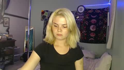 Snapshot of venusastar chatting on 10-14-25, 01:17 Miss Venus online show from 10-14-25, 01:17