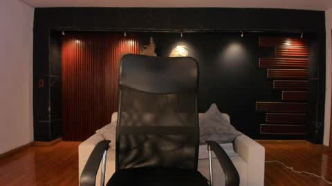 Venus Cooper Everyday From 1400 to 2200 Col Time online show from 04-07-26, 07:14