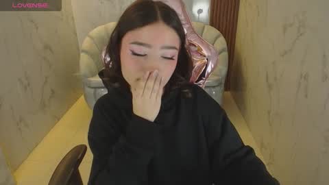 venuss online show from 12-14-25, 01:49