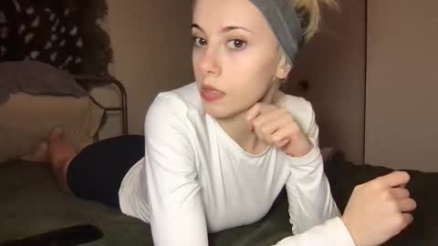 venustheflytrap online show from 03-24-26, 04:39