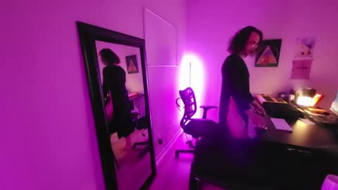 Snapshot of venusthemartian chatting on 07-19-26, 11:41 venus online show from 07-19-26, 11:41