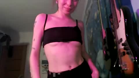 Snapshot of venusxbitch chatting on 11-28-25, 03:04 venusxsweetxangel online show from 11-28-25, 03:04