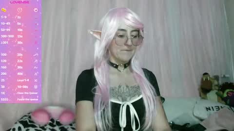Snapshot of venuzxx chatting on 02-05-25, 02:16 . . online show from 02-05-25, 02:16