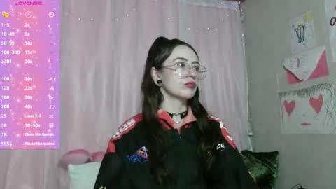 Snapshot of venuzxx chatting on 02-20-25, 04:36 . . online show from 02-20-25, 04:36