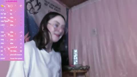 Snapshot of venuzxx chatting on 03-10-25, 12:15 . . online show from 03-10-25, 12:15