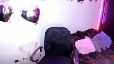 Snapshot of vero_jhonson chatting on 02-23-25, 03:24 karolina online show from 02-23-25, 03:24