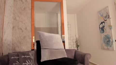 Snapshot of vero_lodge chatting on 01-19-25, 12:49 veronica online show from 01-19-25, 12:49