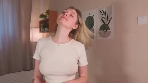 Snapshot of verocat chatting on 09-14-25, 05:50 Veronica online show from 09-14-25, 05:50