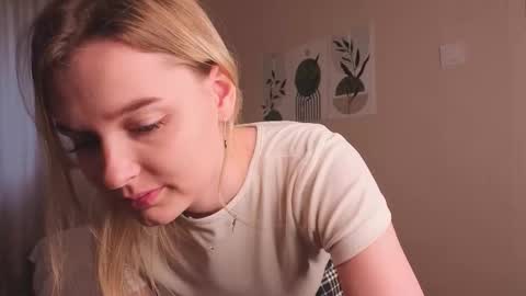 Snapshot of verocat chatting on 09-22-25, 06:26 Veronica online show from 09-22-25, 06:26