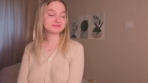 Snapshot of verocat chatting on 09-24-25, 08:06 Veronica online show from 09-24-25, 08:06