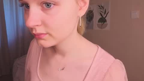 Snapshot of verocat chatting on 09-30-25, 05:01 Veronica online show from 09-30-25, 05:01