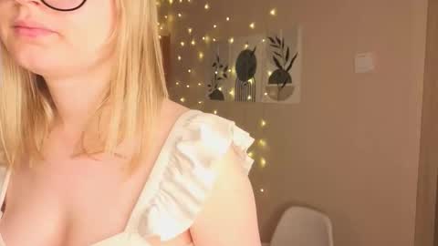 Snapshot of verocat chatting on 11-10-25, 06:12 Veronica online show from 11-10-25, 06:12