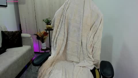 Catalina online show from 04-01-26, 02:45