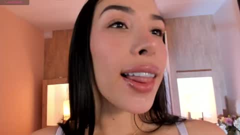 Snapshot of veronica_garciaa chatting on 06-25-26, 01:59 Johovanna online show from 06-25-26, 01:59