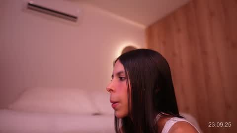 Veronica online show from 09-23-25, 12:19