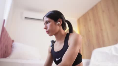 Veronica online show from 03-18-26, 08:23