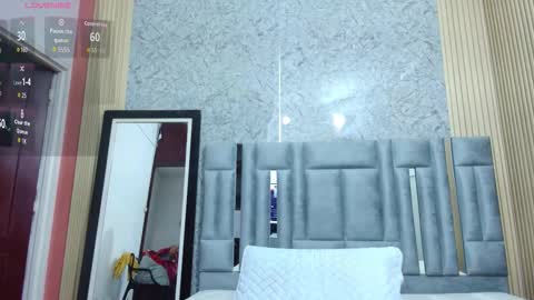 Veronica online show from 12-18-25, 12:44