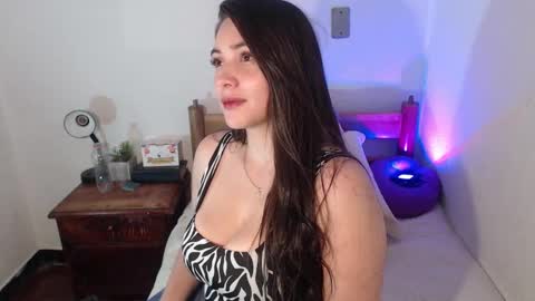 Snapshot of veronicaa_4 chatting on 12-18-25, 07:25 Veronica Rodriguez online show from 12-18-25, 07:25