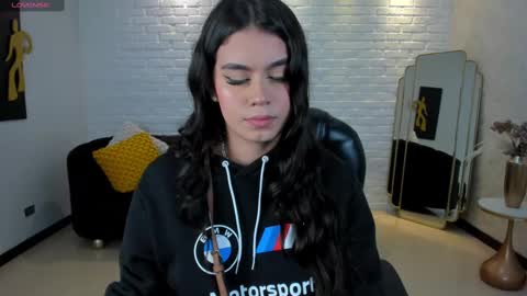 Snapshot of veronicacruz1 chatting on 02-11-25, 03:18 Vero online show from 02-11-25, 03:18