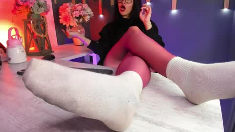 Snapshot of veronicafalcon chatting on 05-22-26, 06:24 Veronica online show from 05-22-26, 06:24