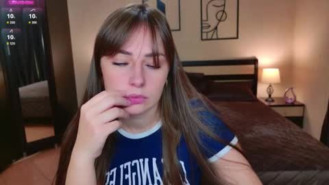 Snapshot of veronicafreman chatting on 10-21-25, 05:19 Veronica online show from 10-21-25, 05:19