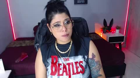 Snapshot of veronika_metalstar chatting on 01-28-25, 01:29 Miss Veronika online show from 01-28-25, 01:29