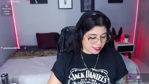 Snapshot of veronika_metalstar chatting on 02-11-25, 01:09 Miss Veronika online show from 02-11-25, 01:09