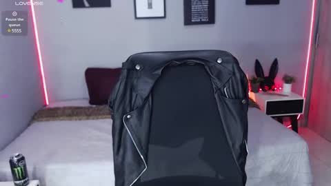 Snapshot of veronika_metalstar chatting on 02-18-25, 03:10 Miss Veronika online show from 02-18-25, 03:10