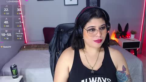 Snapshot of veronika_metalstar chatting on 02-19-25, 01:17 Miss Veronika online show from 02-19-25, 01:17