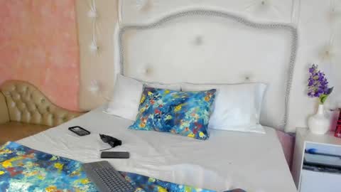 Snapshot of veronikabloom_ chatting on 07-21-26, 04:04 Veronika online show from 07-21-26, 04:04