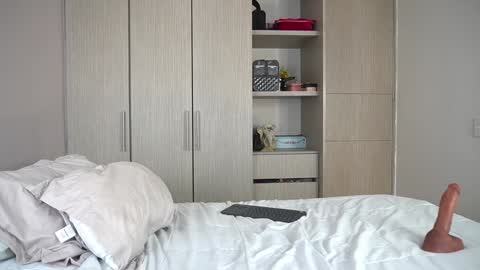  V A L  help me reach 100likes online show from 03-04-25, 06:29