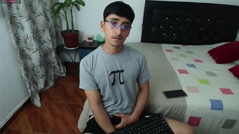 Snapshot of versatileguuy chatting on 09-17-25, 02:02 versatileguuy online show from 09-17-25, 02:02