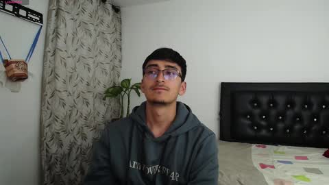 Snapshot of versatileguuy chatting on 09-22-25, 02:13 versatileguuy online show from 09-22-25, 02:13